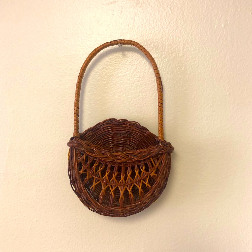❤️SOLD❤️Wicker Wall Decor Brown Basket
